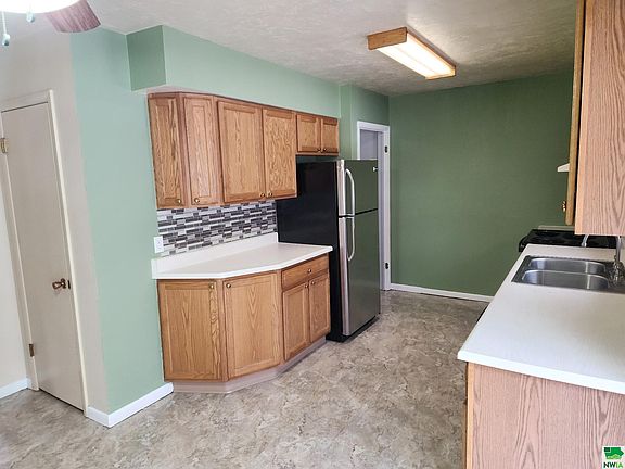 2nd image of 3922 Elmdale Ave