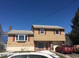 8 Country Club Ln, Elizabeth, NJ 07208