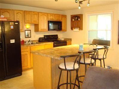 3rd image of 8019 Castle Rock Dr NE