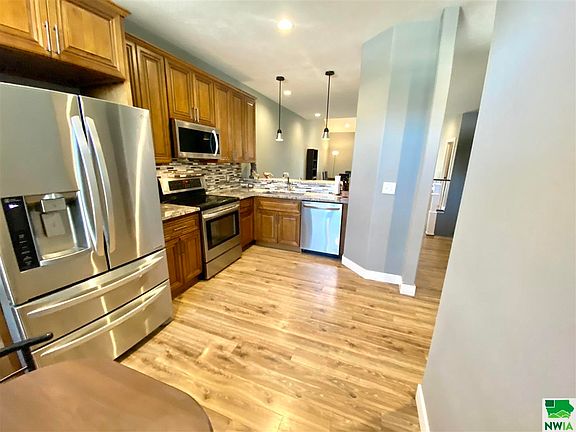 5th image of 206 1/2 S Churchill Cir