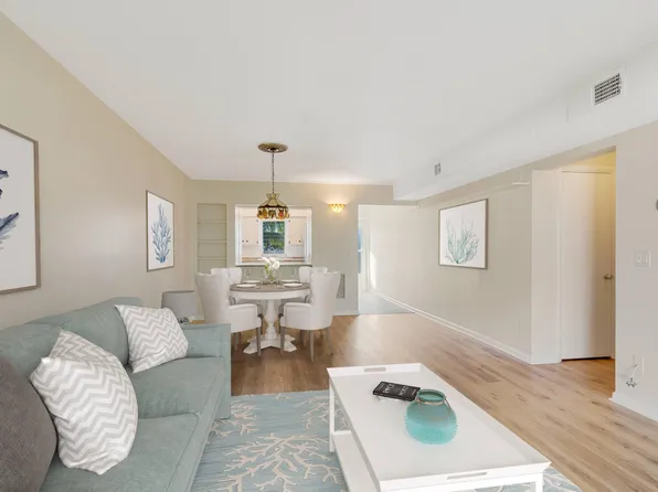 677 Royal Palm Boulevard #6, Vero Beach, FL 32960