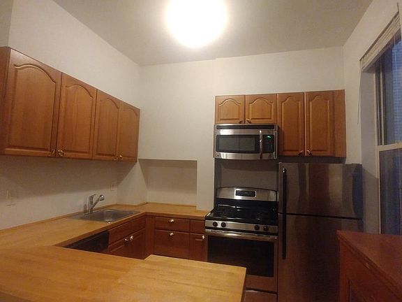 4th image of 1059 Lexington Ave APT 3R