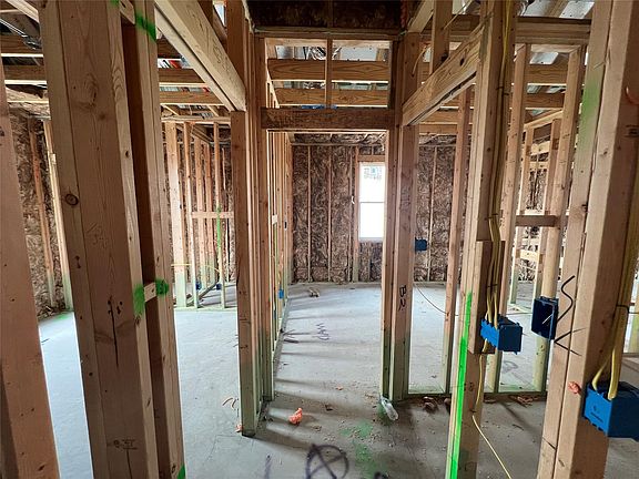 4th image of 224 Gus Loop