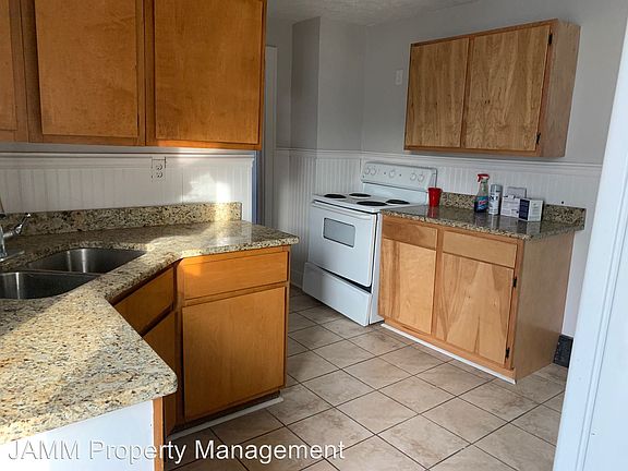 3rd image of 13621 Puritas Ave