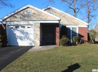 495 Cranston Ln, Ridge, NY 11961