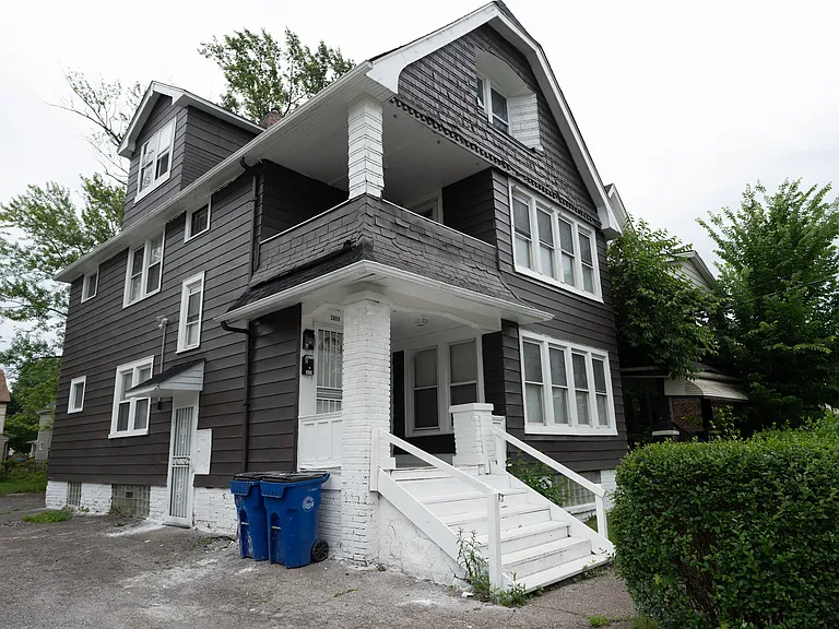 3659 E 131st St #B — Photo 5