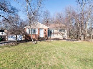 5711 Wilson Mills Rd, Highland Heights, OH 44143