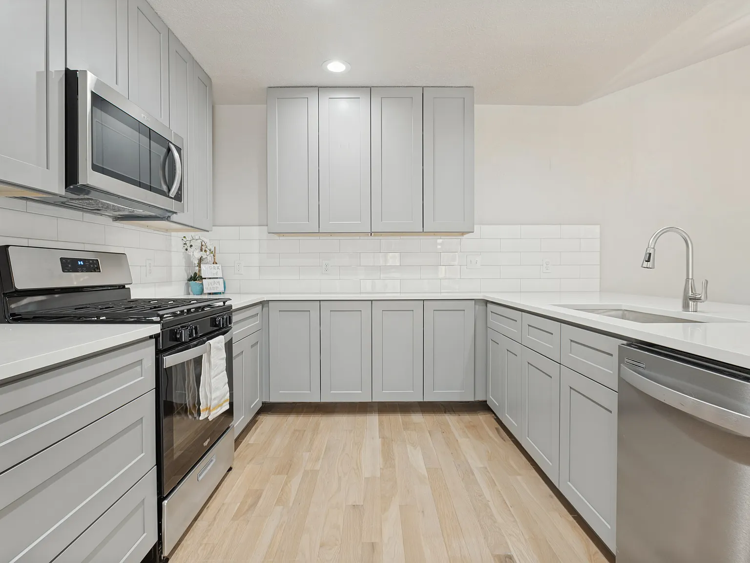 2 bed, 1100 sqft, $1,850 — Photo 3