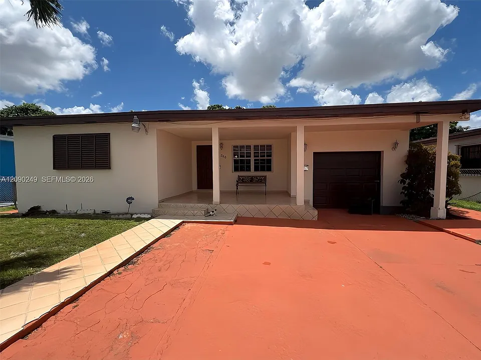 260 W 15th St