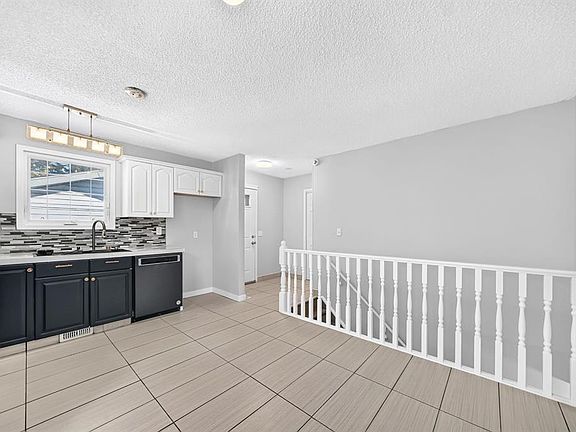 4th image of 16 S Dovely Way SE