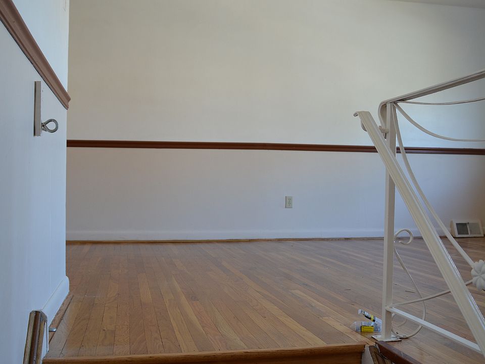 Entry to 2nd Floor