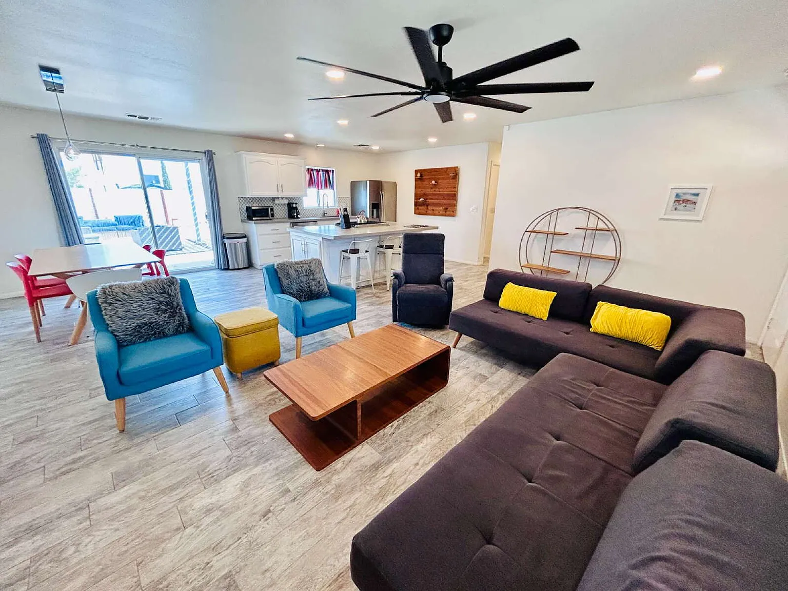 3 bed, 2.0 bath, 1152 sqft, $2,475 — Photo 4