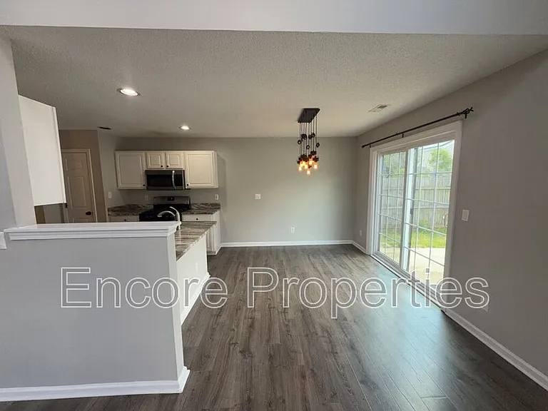 221 Danesway Dr — Photo 7