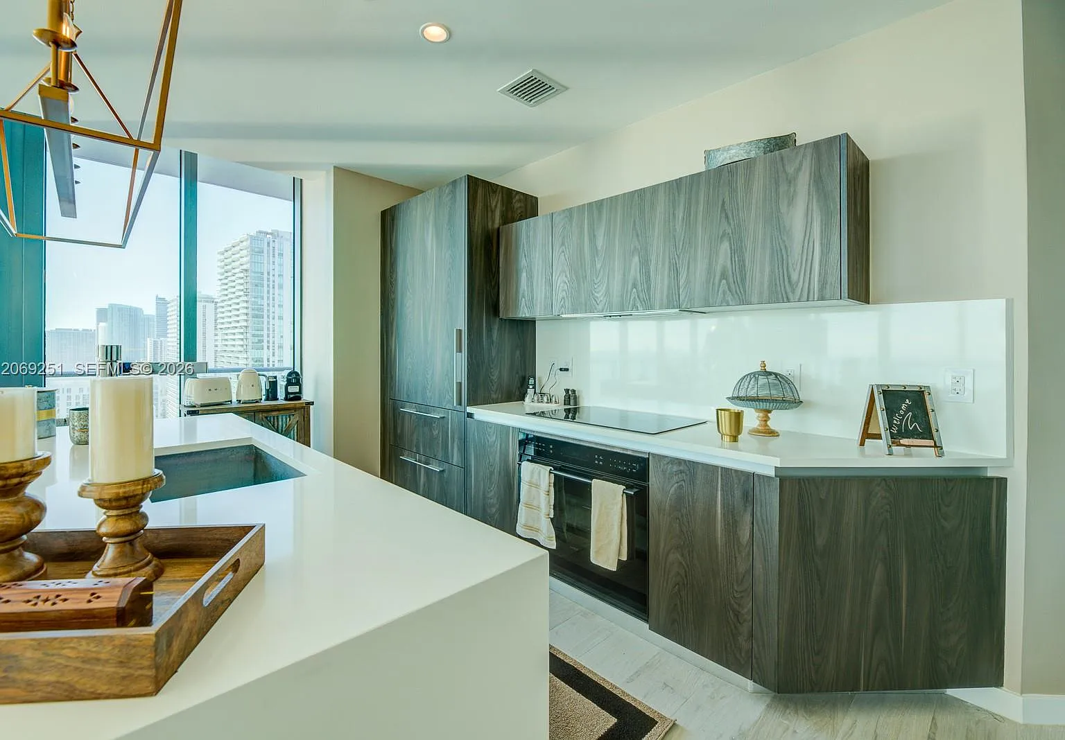 Gran Paraiso Condo — Photo 4