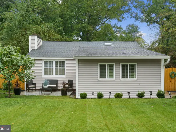 8422 Woodlawn St, Alexandria, VA 22309