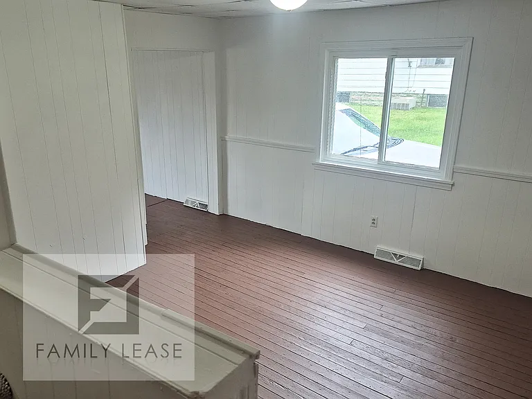 806 Morton St — Photo 11
