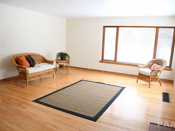 4th image of 102 Cypress Ave