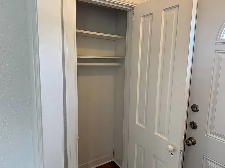 2137 Avenue J — Photo 4