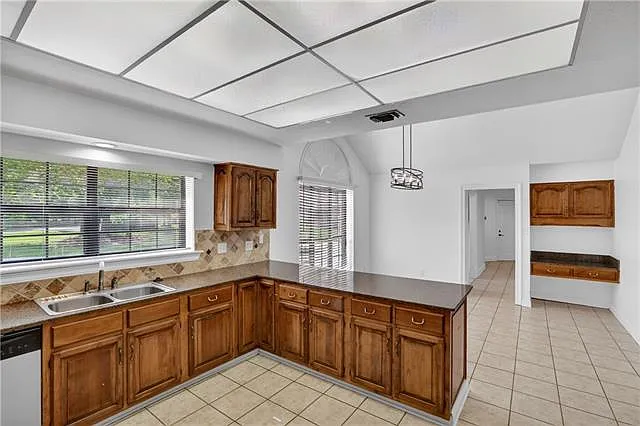 401 Starling Dr — Photo 8