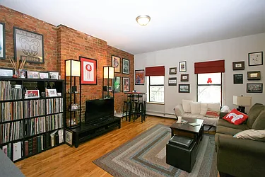 Rented by R New York