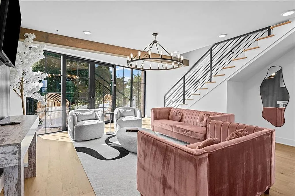 3 bed, 3.0 bath, 1966 sqft, $4,395 — Photo 1