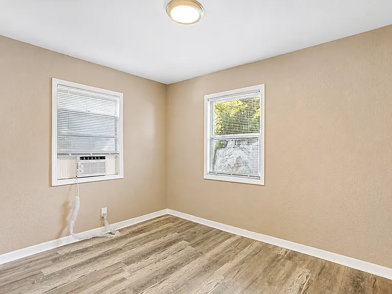 2552 27th Ave N #1 — Photo 13