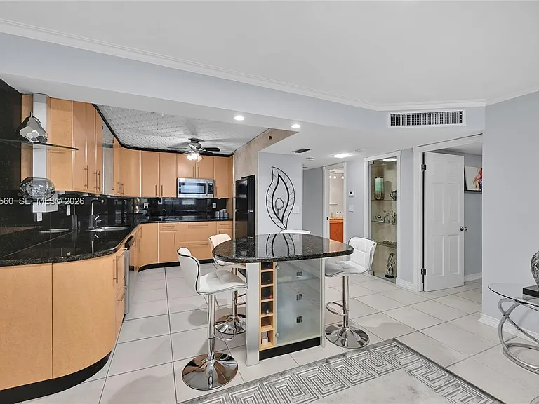 6039 Collins Ave #621 — Photo 21