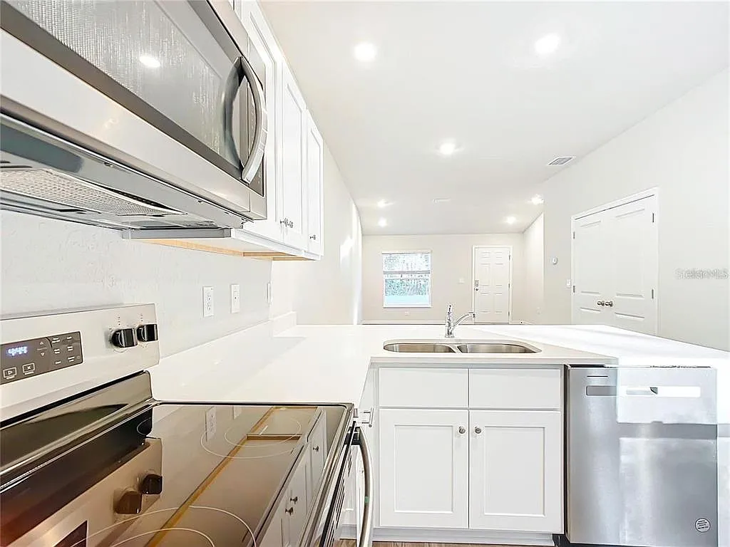 2 bed, 2.0 bath, 1052 sqft, $1,750 — Photo 4