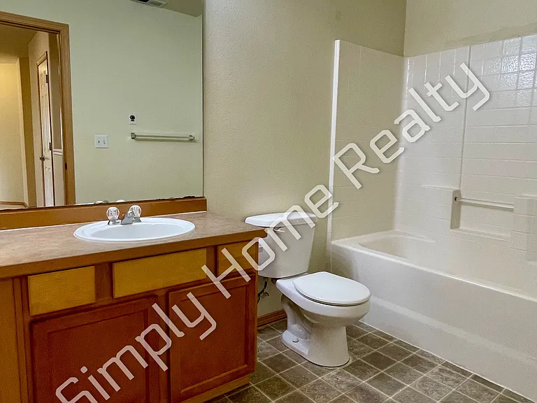 1399 Hudson St — Photo 24