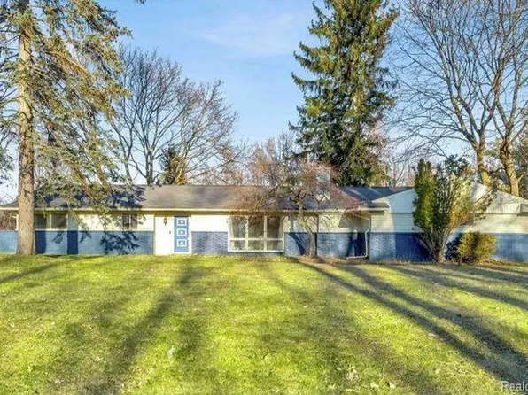 2861 Acorn Rd, Bloomfield Hills, MI 48302