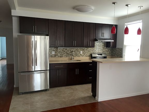 All NEW modern open eat-in kitchen with counter