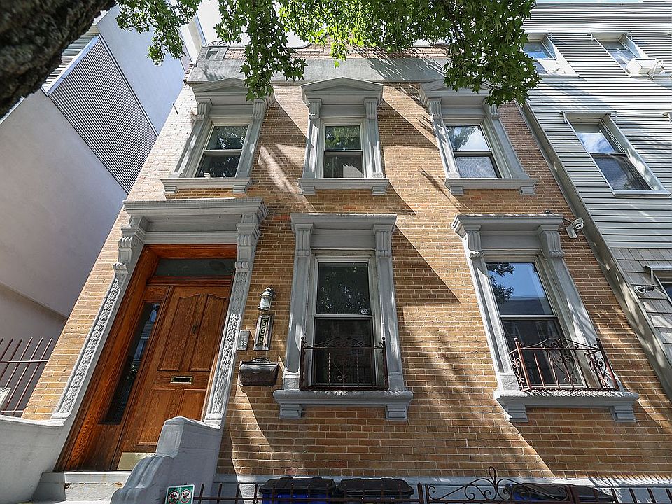 1st image of 365 Manhattan Ave