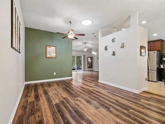 3rd image of 187 Timberwood Dr