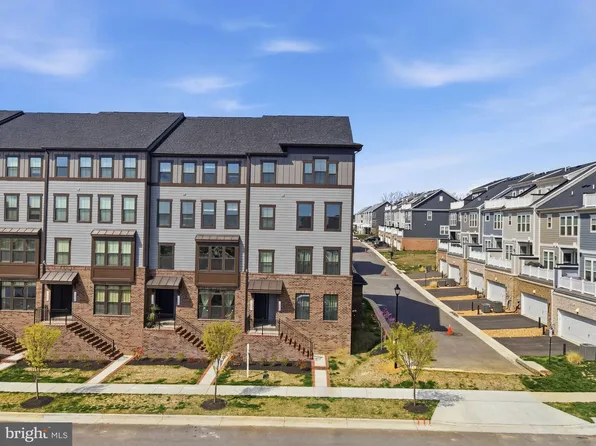 1612 Kirkman St, Dumfries, VA 22026