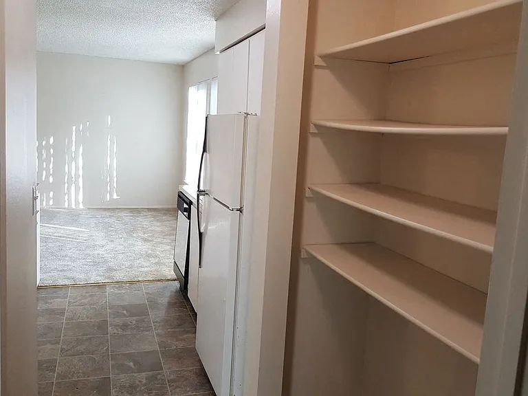 Tristin Square Apartments — Photo 21