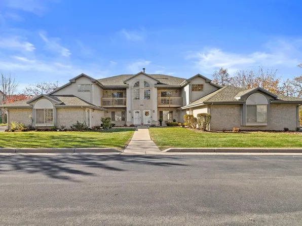 9322 West Loomis ROAD #4, Franklin, WI 53132