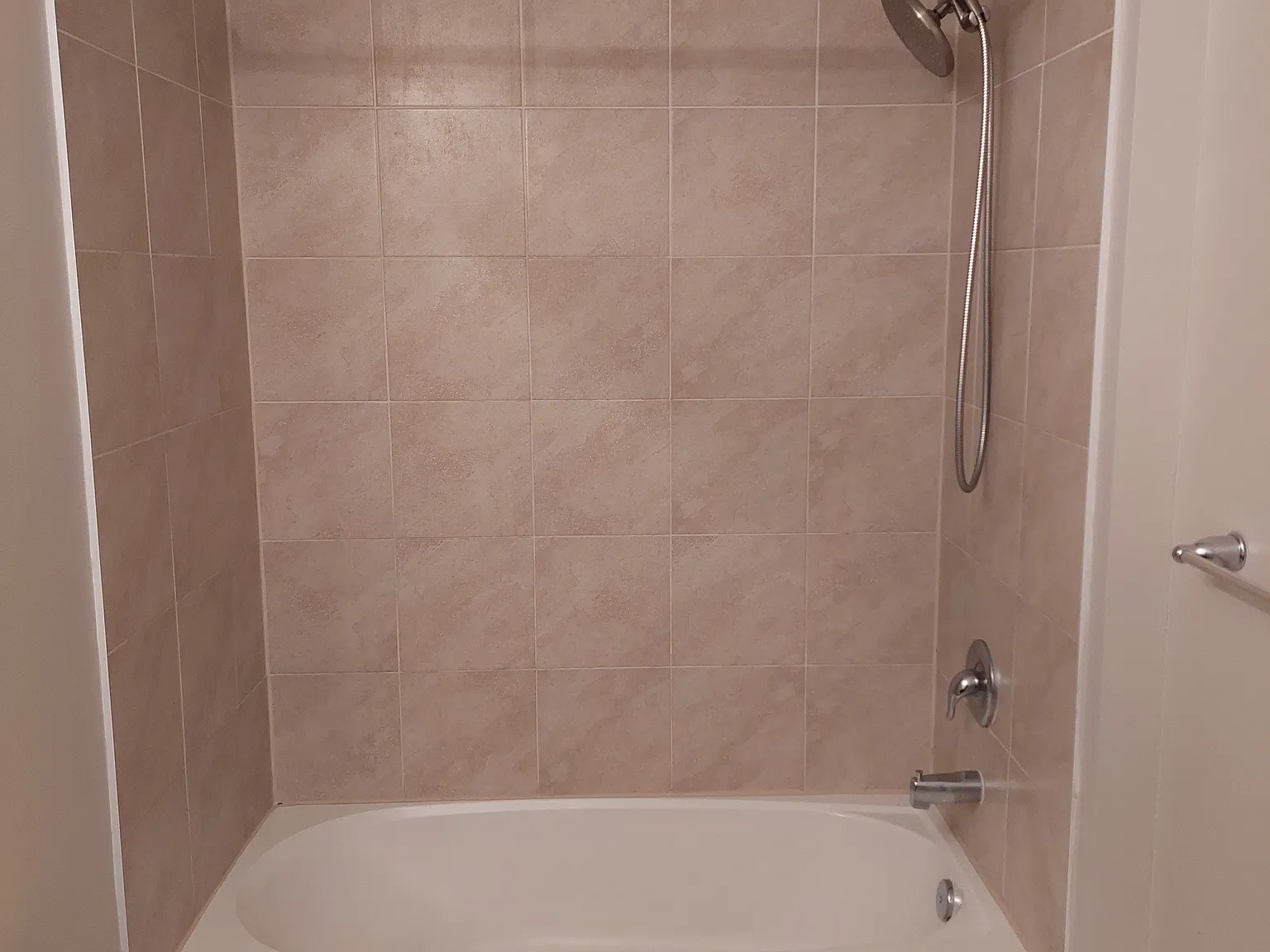 3 bed, 1726 sqft, $2,600 — Photo 3