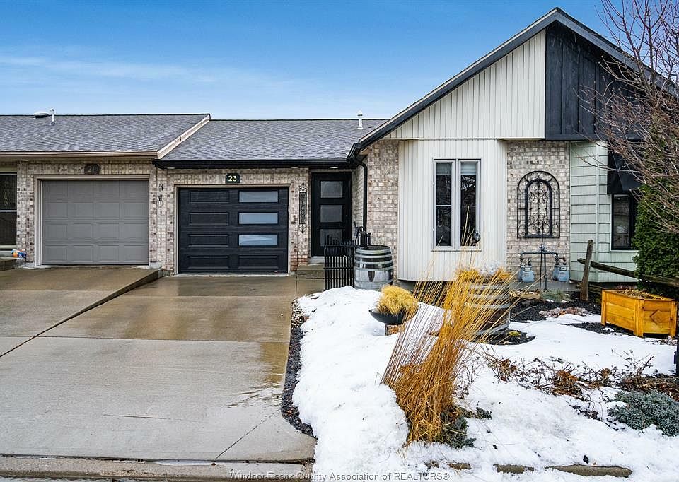 1st image of 23 Erie Glen Cres