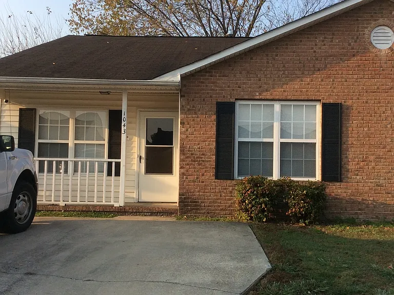 1043 Park Meadow Dr — Photo 1