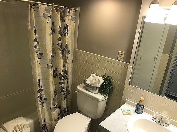 4th image of 221 Devinney Ave