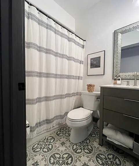 Basement level full bath