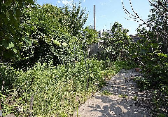 2nd image of 186 Richardson St #1