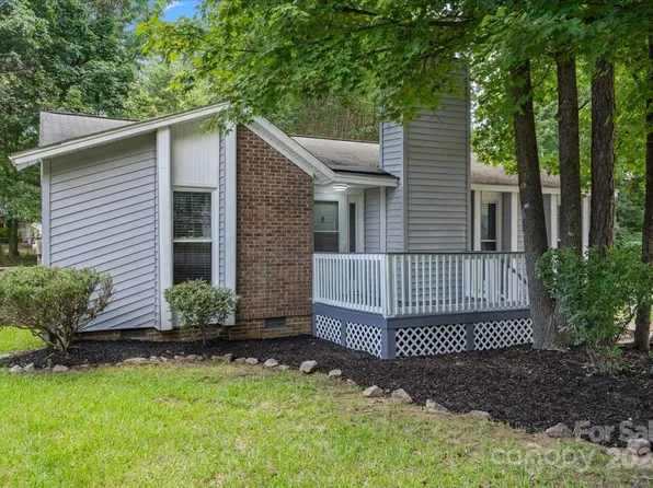 7704 Heatherdale Ct, Charlotte, NC 28212