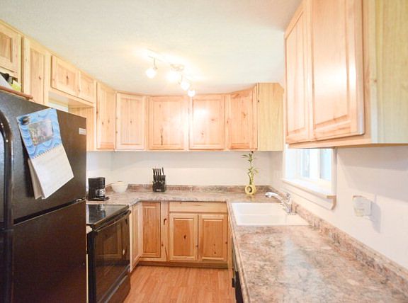 4th image of 1063 Lovejoy St