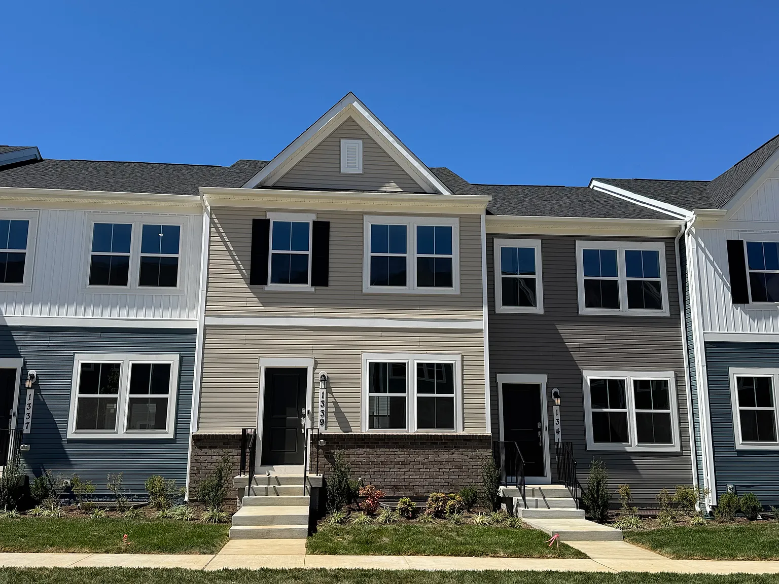 3 bed, 3.5 bath, 1776 sqft, $2,095 — Photo 1