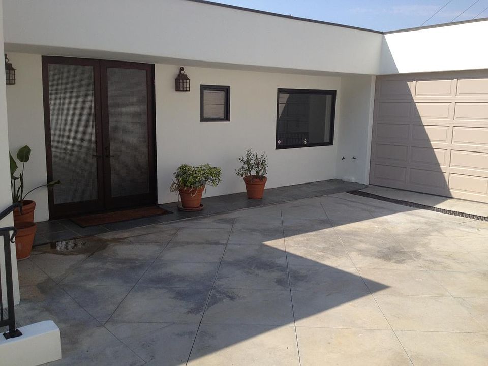 2nd image of 3300 Coldwater Canyon Ave #Gated