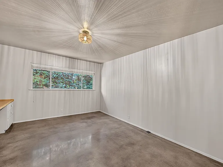 614 N Glendora Ave — Photo 16