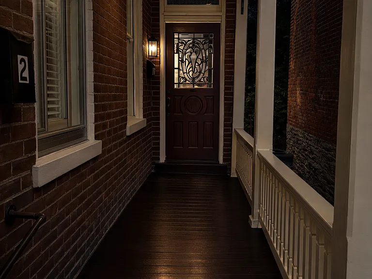 511 E 2nd St #1 — Photo 4