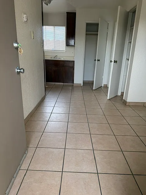 Studio, 400 sqft, $1,000 — Photo 1