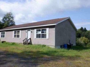 62 Wagar Ln, Troy, NY 12182